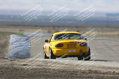 media/Oct-26-2025-CalClub SCCA (Sun) [[8ce1e69566]]/Group 5/Grapevine/